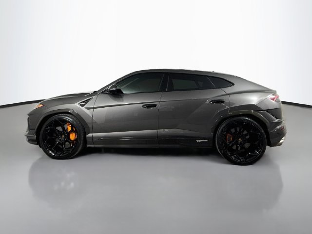 Used 2023 Gray Lamborghini Performante image 8