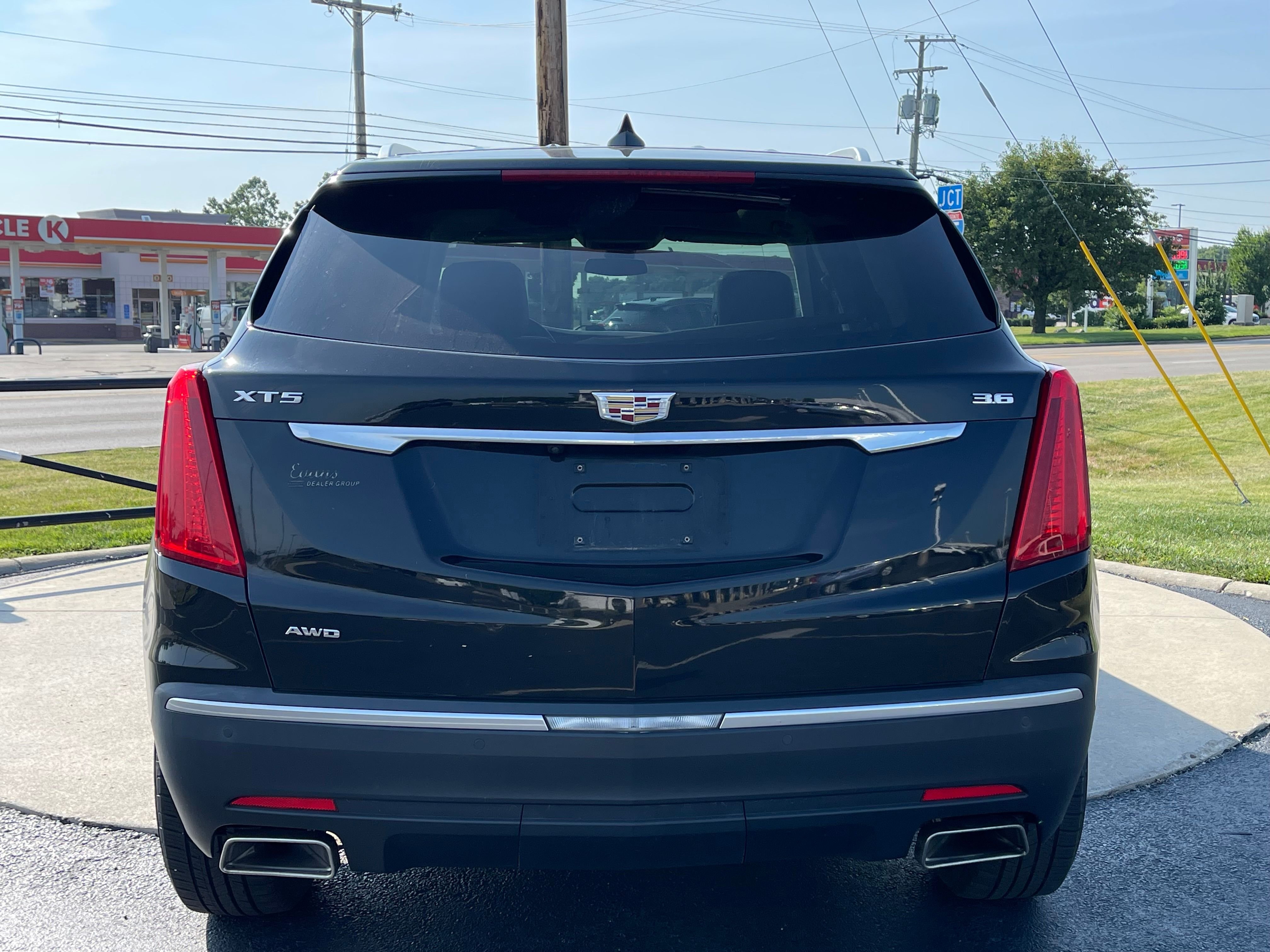 Used 2017 Stellar Black Metallic Cadillac Luxury image 7