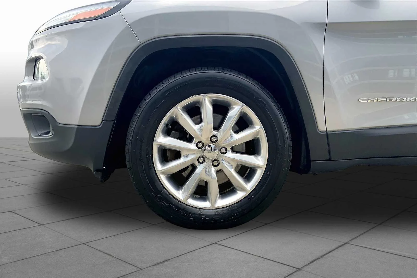 Used 2015 Billet Silver Metallic Clearcoat Jeep Limited image 11