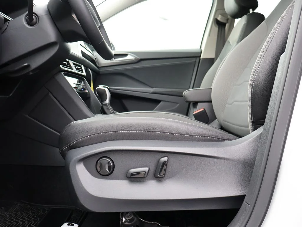 New 2026 White Volkswagen 1.5T SE Black image 37