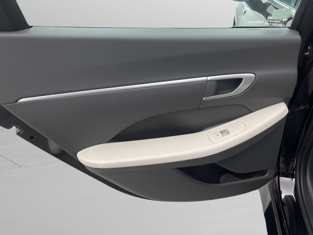 Used 2025 Abyss Black Hyundai SEL image 23