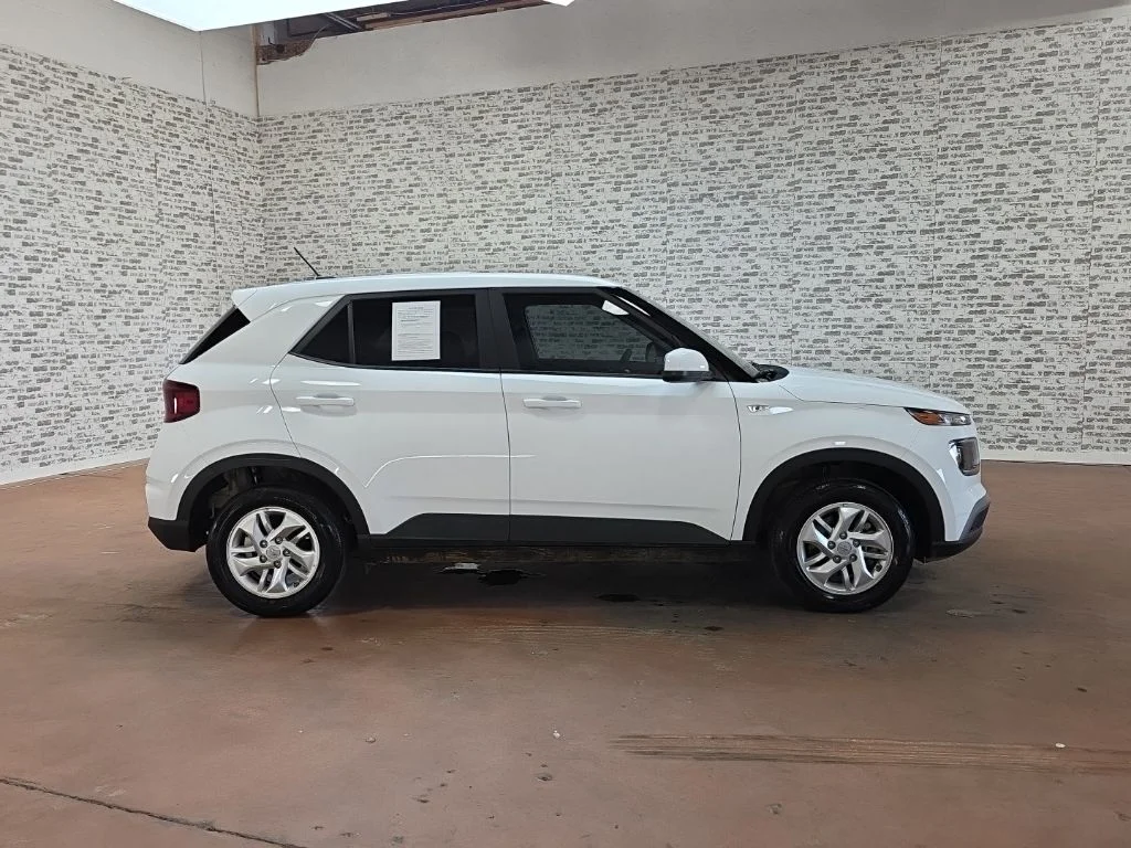 Used 2025 Lunar White Hyundai SE image 6