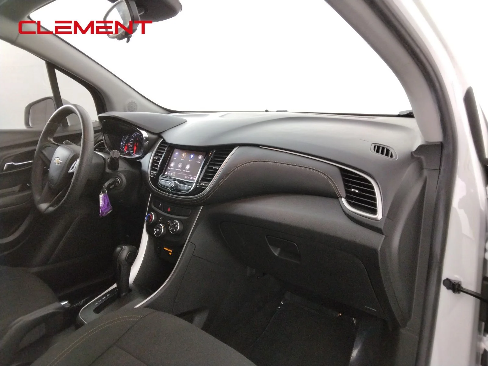 Used 2022 White Chevrolet LS image 29