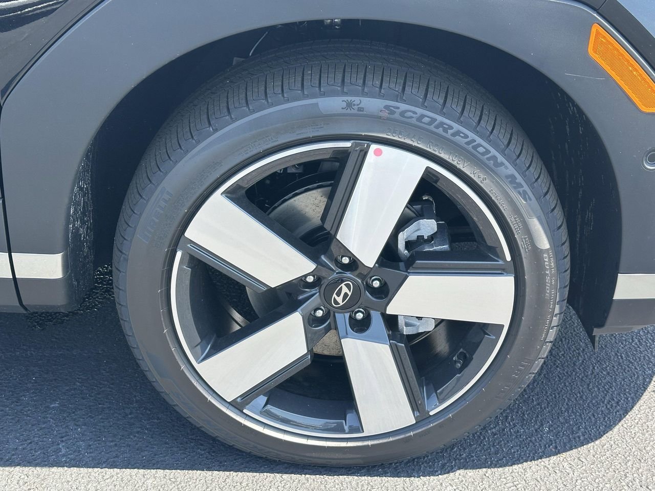 New 2026 Phantom Black Hyundai Limited 6P image 12