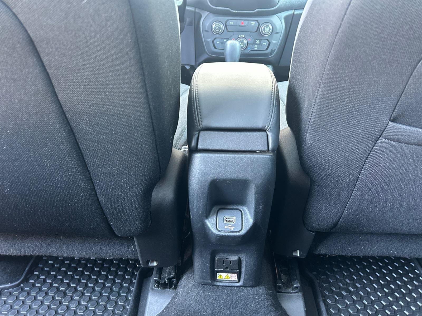 Used 2018  JEEP ALTITUDE image 16