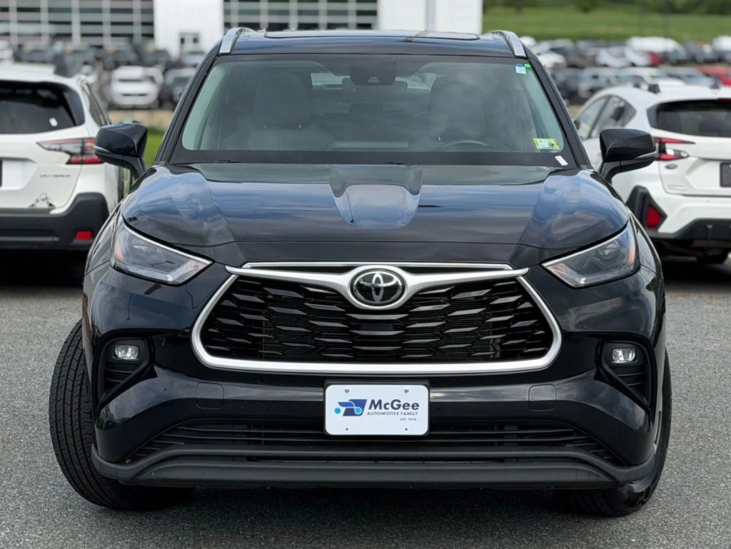 Used 2022 Black Toyota XLE image 2