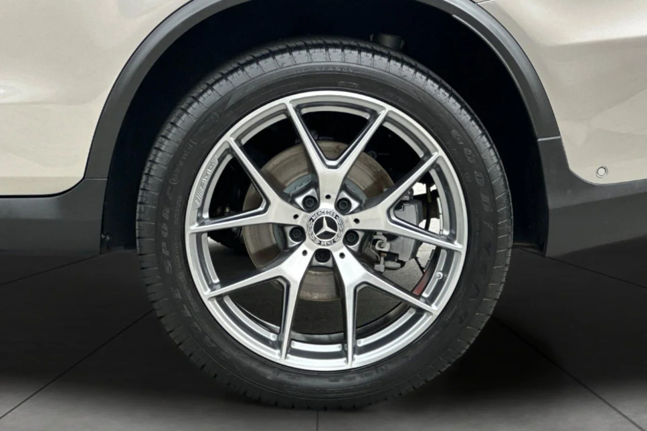 Used 2022 Mojave Silver Metallic Mercedes-Benz GLC 300 image 25
