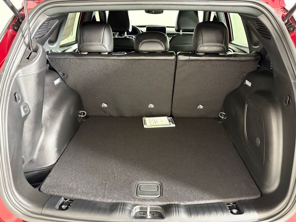 New 2026 Red Hot Pearl-Coat Exterior Paint Jeep Latitude image 18
