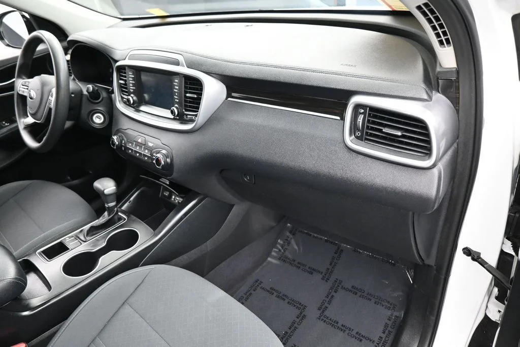 Used 2020 Snow White Pearl Kia LX image 38