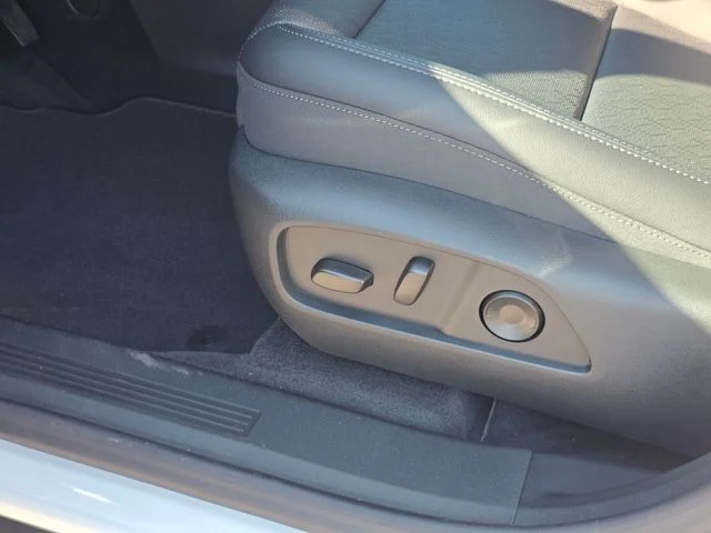 New 2027 White Chevrolet LT image 21
