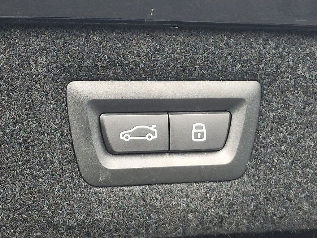 2026 BMW 8 Series 840i - Photo 32