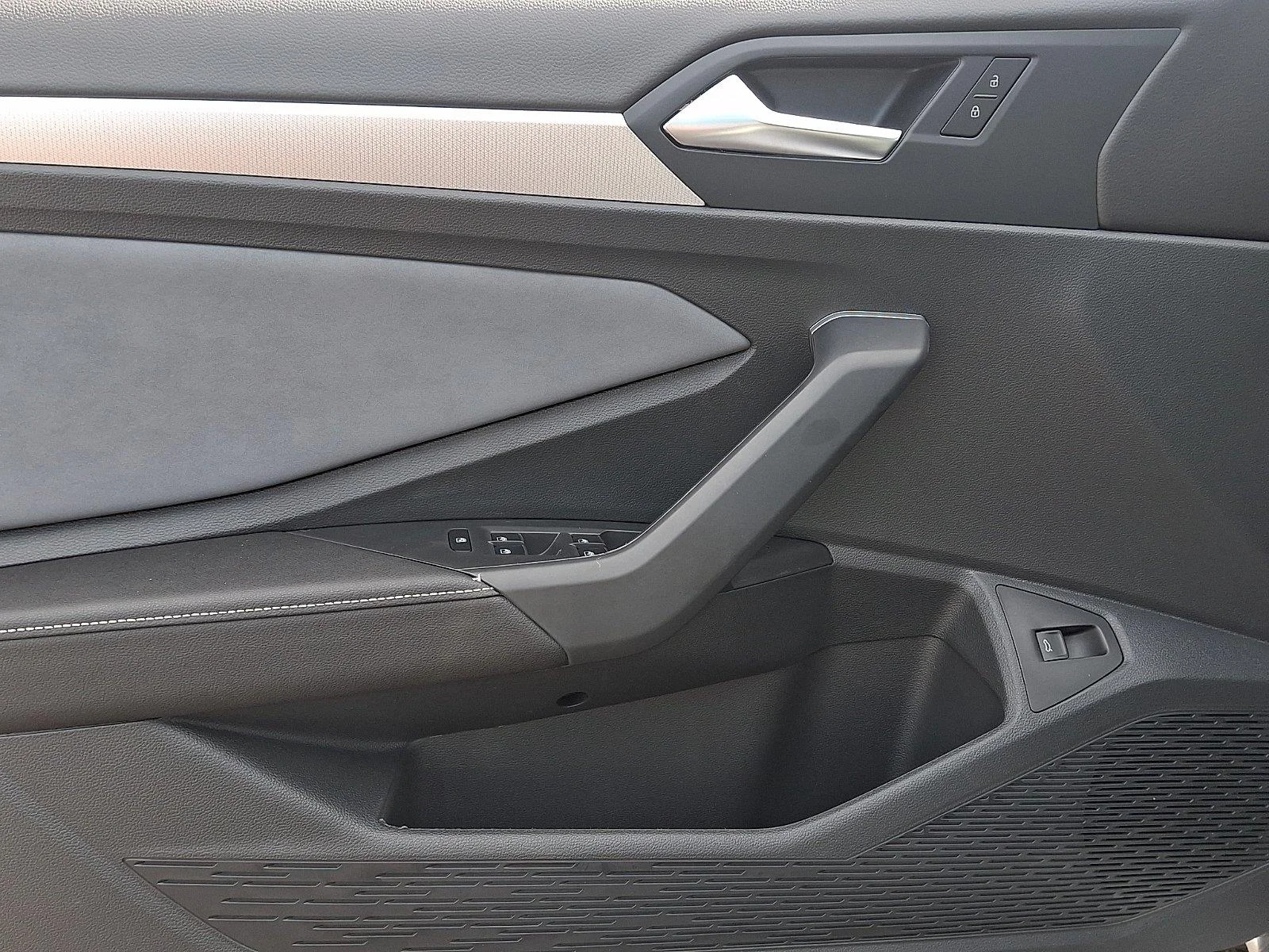 New 2027 K2K2/PYRSILVMET Volkswagen SE image 10