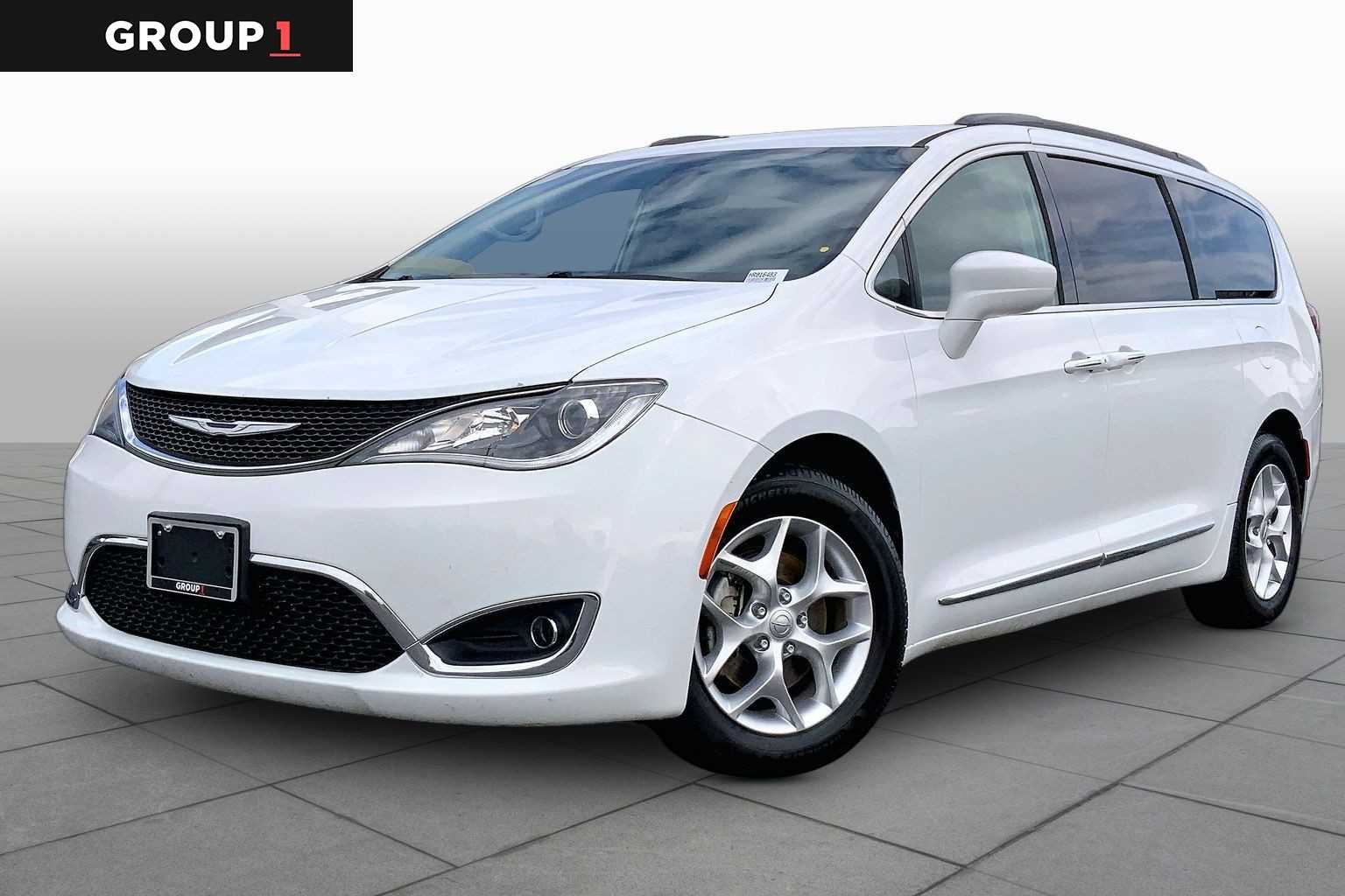 2017 Chrysler Pacifica Touring-L