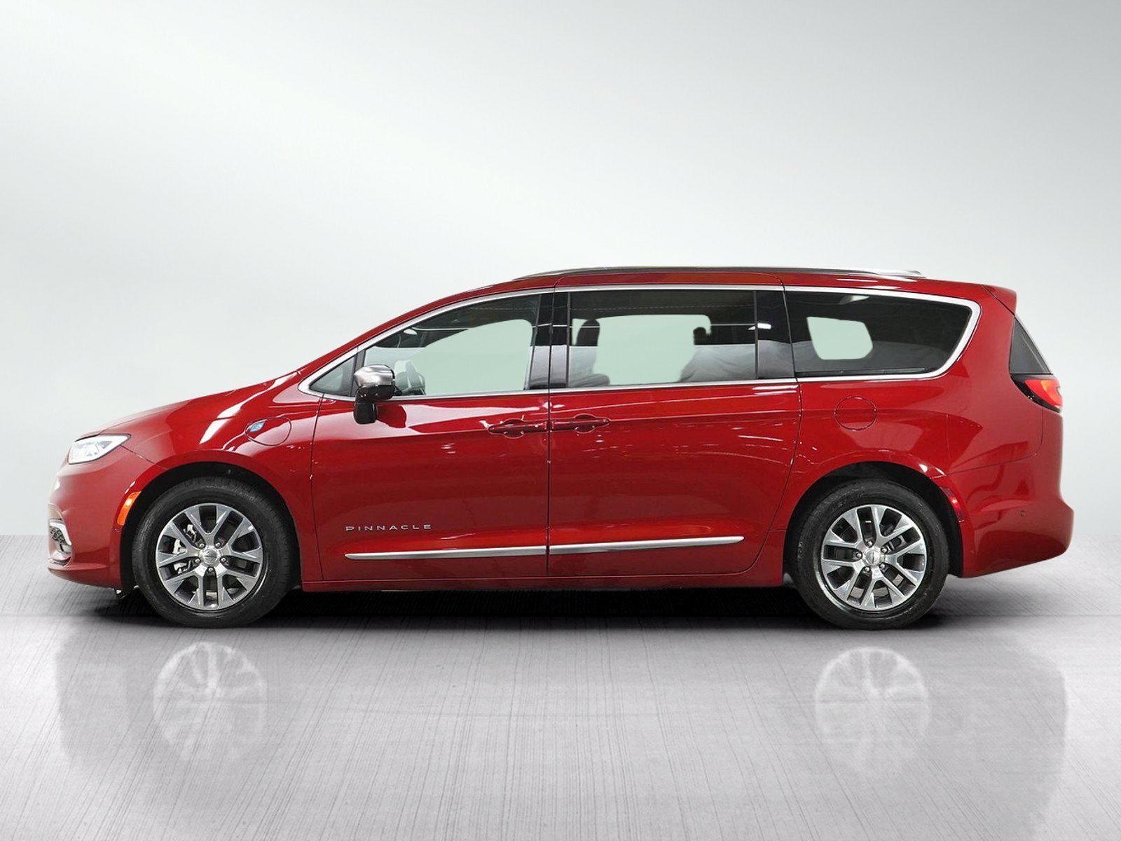 Used 2025 Chrysler Pacifica PHEV Pinnacle with VIN 2C4RC1N7XSR519723 for sale in South Saint Paul, Minnesota
