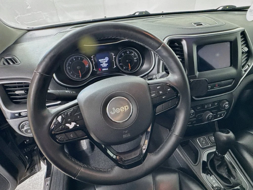 Used 2019 Black Jeep Latitude Plus image 12