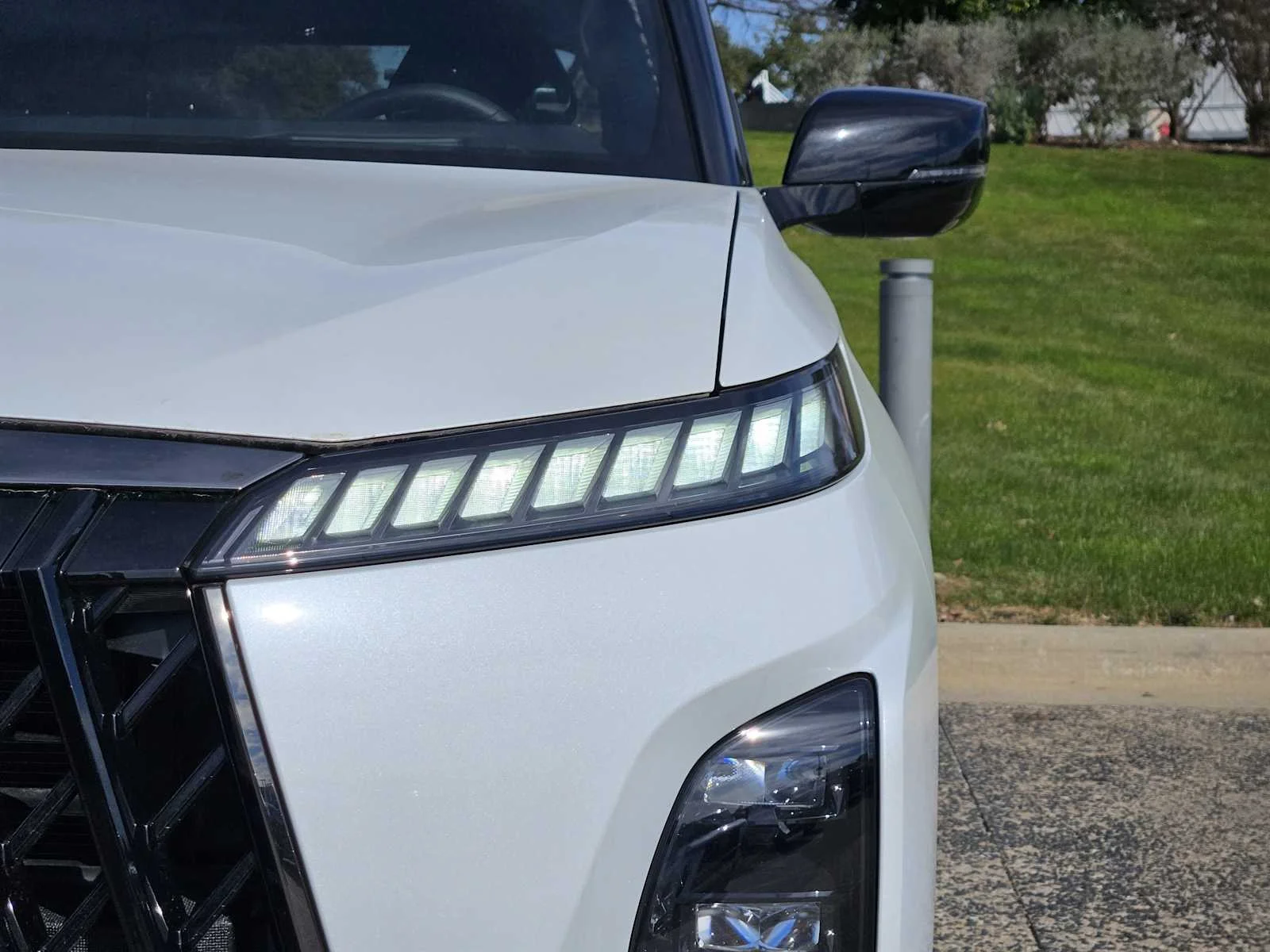 New 2026 RADIANT WHITE INFINITI Sport 4WD image 6
