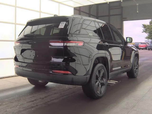 Used 2024 Black Jeep Altitude X image 4