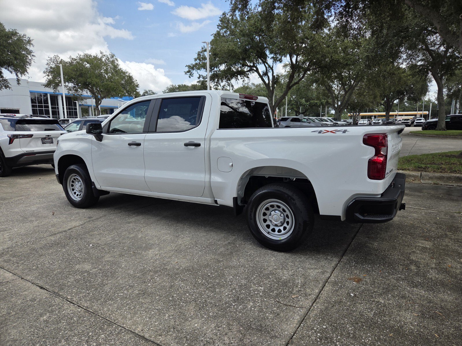 New 2026 Summit White Chevrolet WT image 5