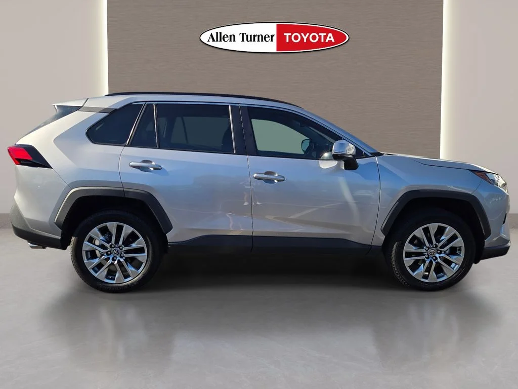 Used 2023 Silver Toyota XLE Premium image 5