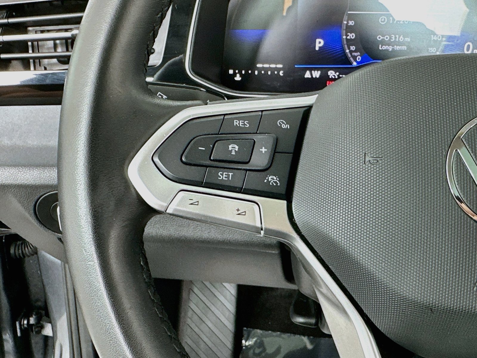 2025 Volkswagen Jetta SE - Photo 14