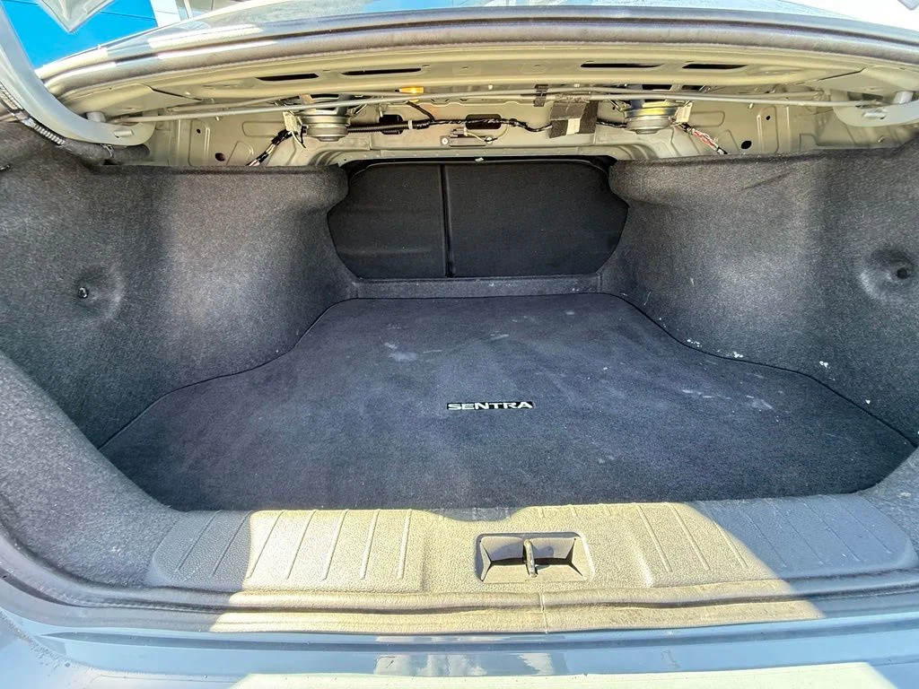 Used 2025 Gray Nissan SR image 10