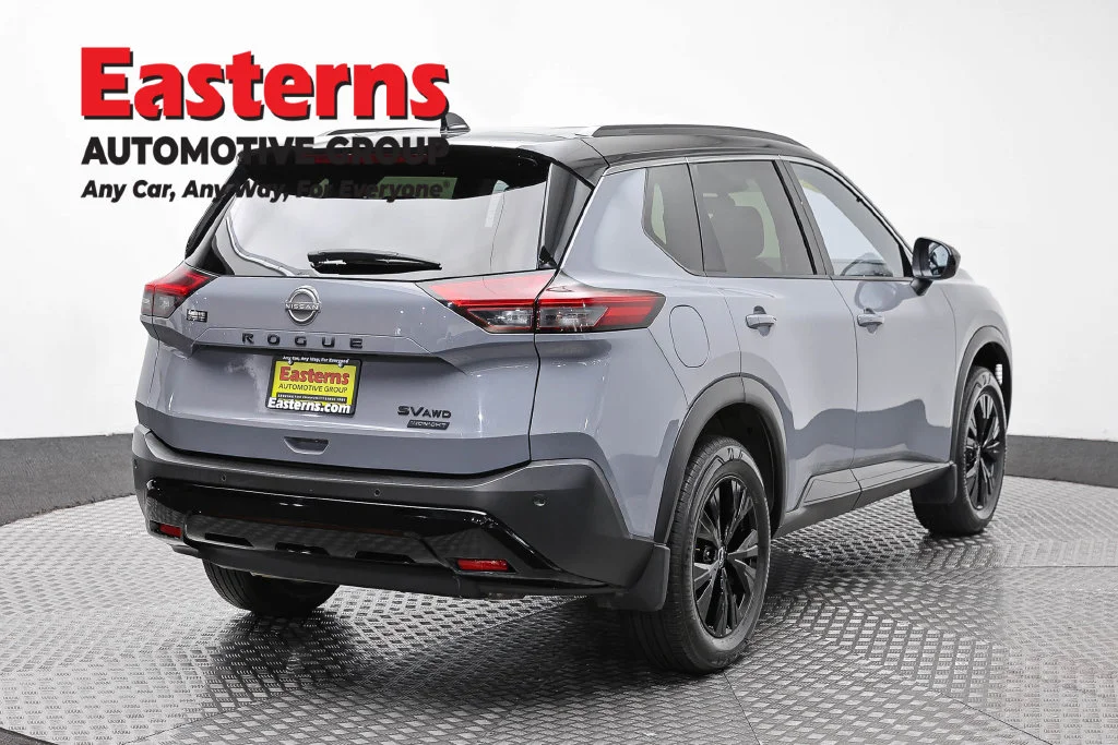 Used 2023 Gray Nissan SV image 5