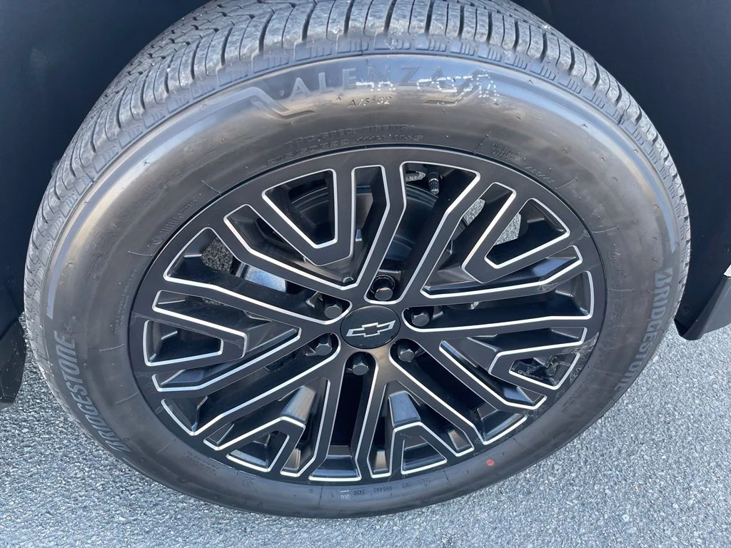 New 2026 Summit White Chevrolet LT image 38