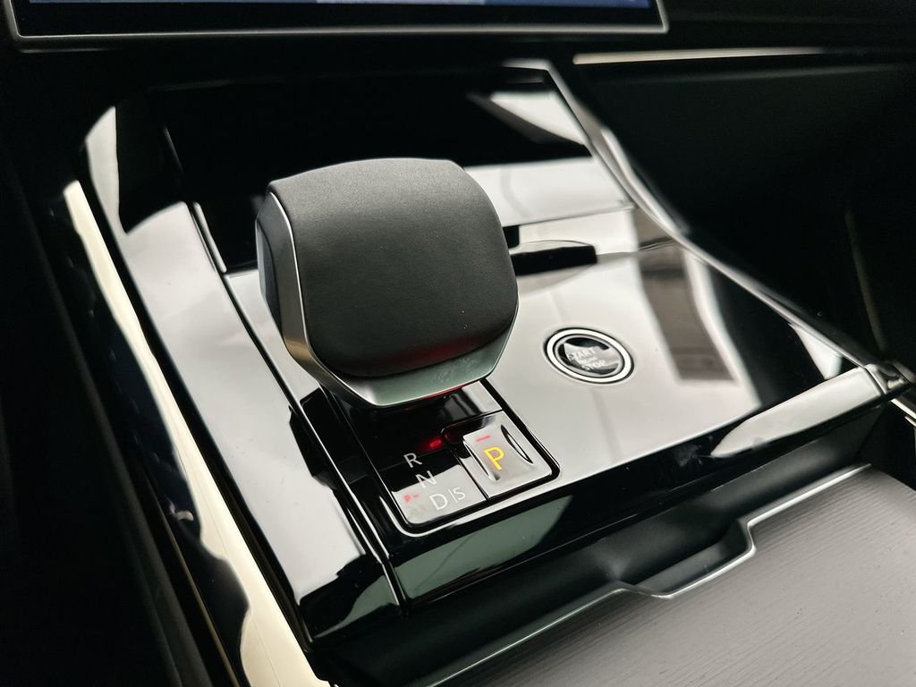New 2027 Santorini Black Land Rover Dynamic SE image 12