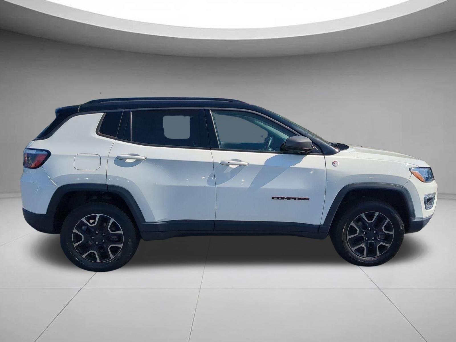 Used 2019 White Clearcoat Jeep Trailhawk image 6