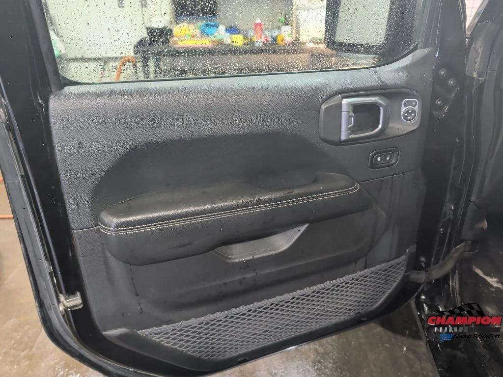 Used 2019 Black Jeep Unlimited Sahara image 12