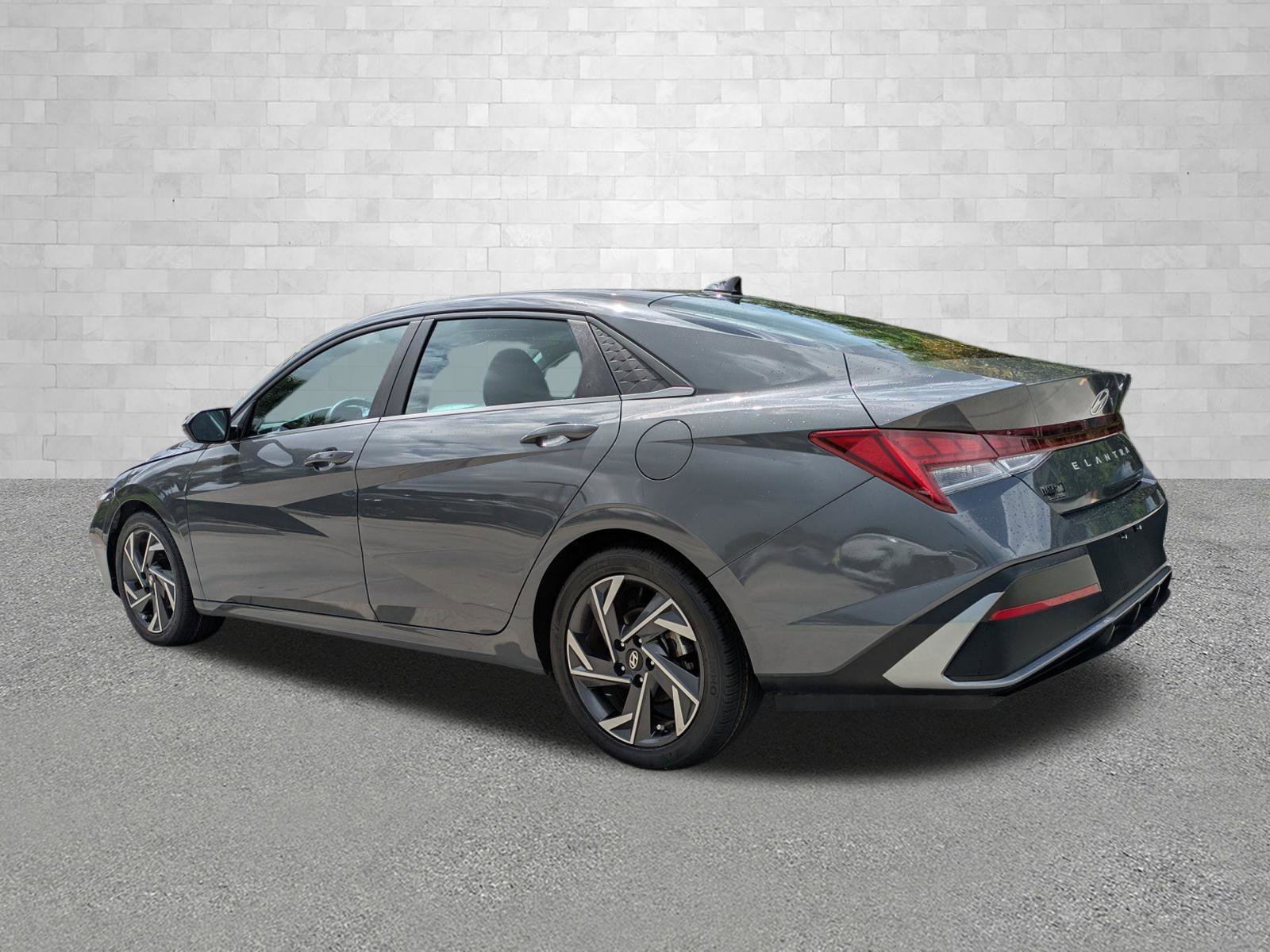 2024 Hyundai Elantra SEL - Photo 4