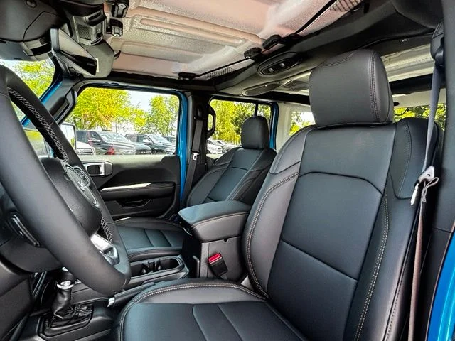 New 2026 Hydro Blue Pearl-Coat Exterior Paint Jeep Sahara image 11