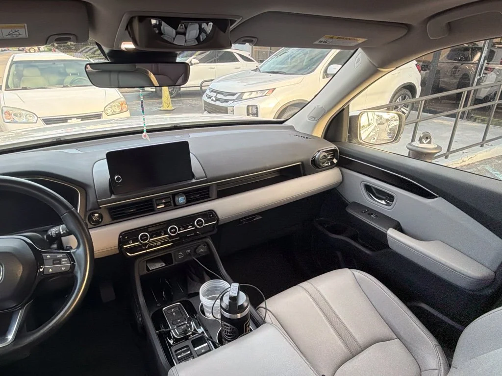 Used 2024 White Honda Touring image 9