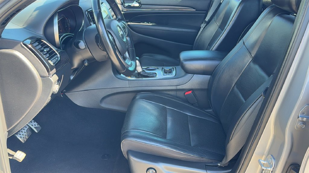 Used 2021 Silver Jeep Overland image 27