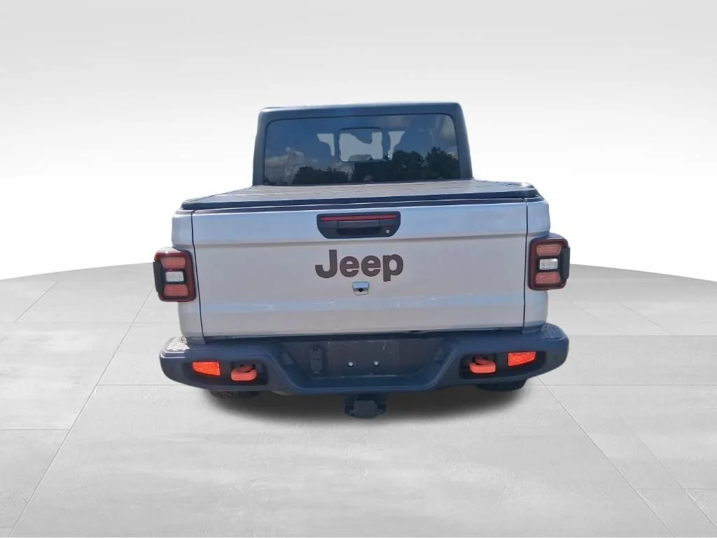 Used 2024 Silver Jeep Mojave image 8