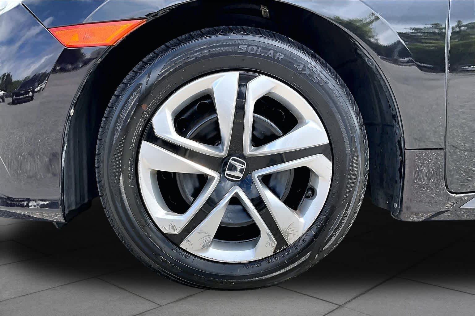 Used 2016  Honda LX image 11