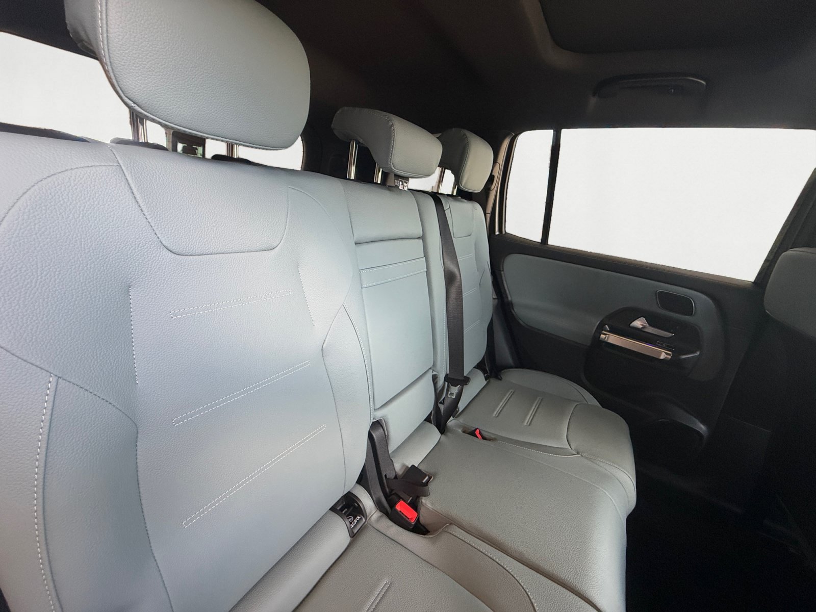 New 2026 Mountain Grey Metallic Mercedes-Benz GLB 250 image 43