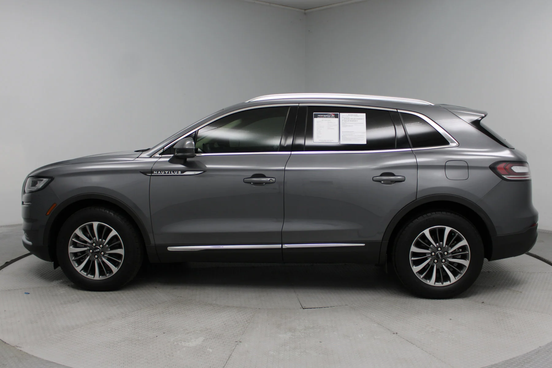 Used 2021 Asher Gray Lincoln Standard FWD image 36