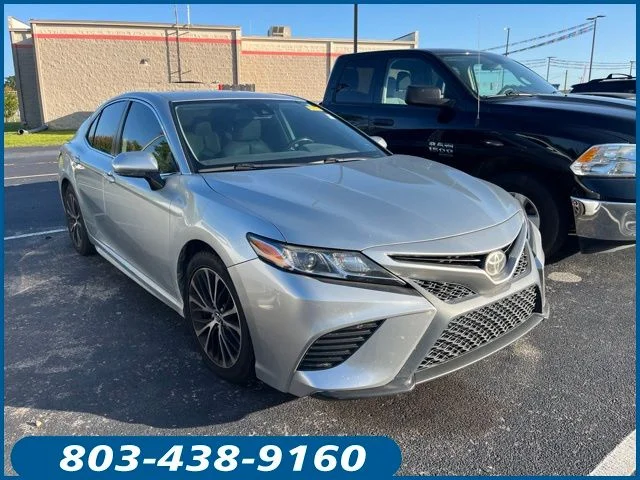 Used 2018 Silver Toyota SE image 1