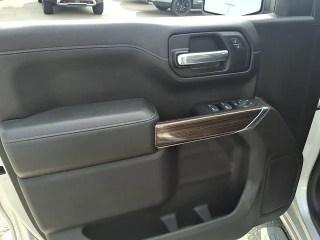 Used 2020 SILVER ICE METALLIC Chevrolet LT image 15