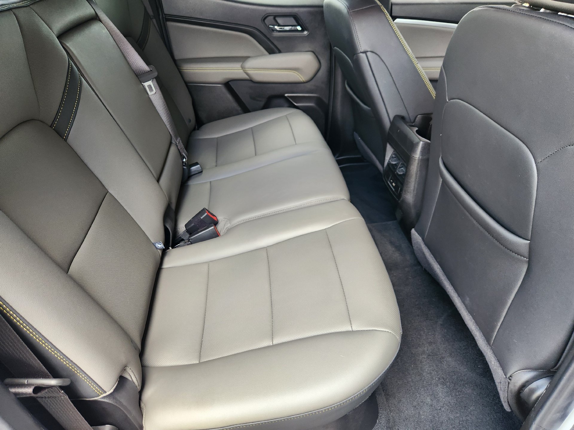 Used 2025 Summit White Chevrolet ZR2 image 31