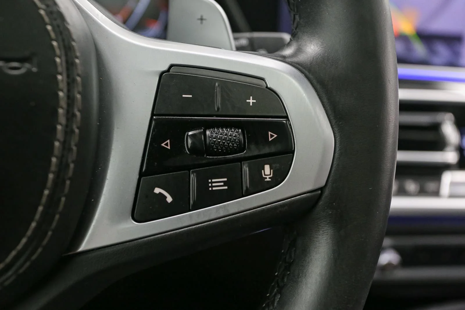 Used 2019 Black Sapphire Metallic BMW xDrive50i image 42