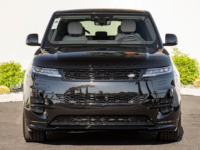 New 2026 Santorini Black Land Rover Dynamic SE image 3