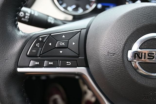 Used 2020 Scarlet Nissan SV image 14