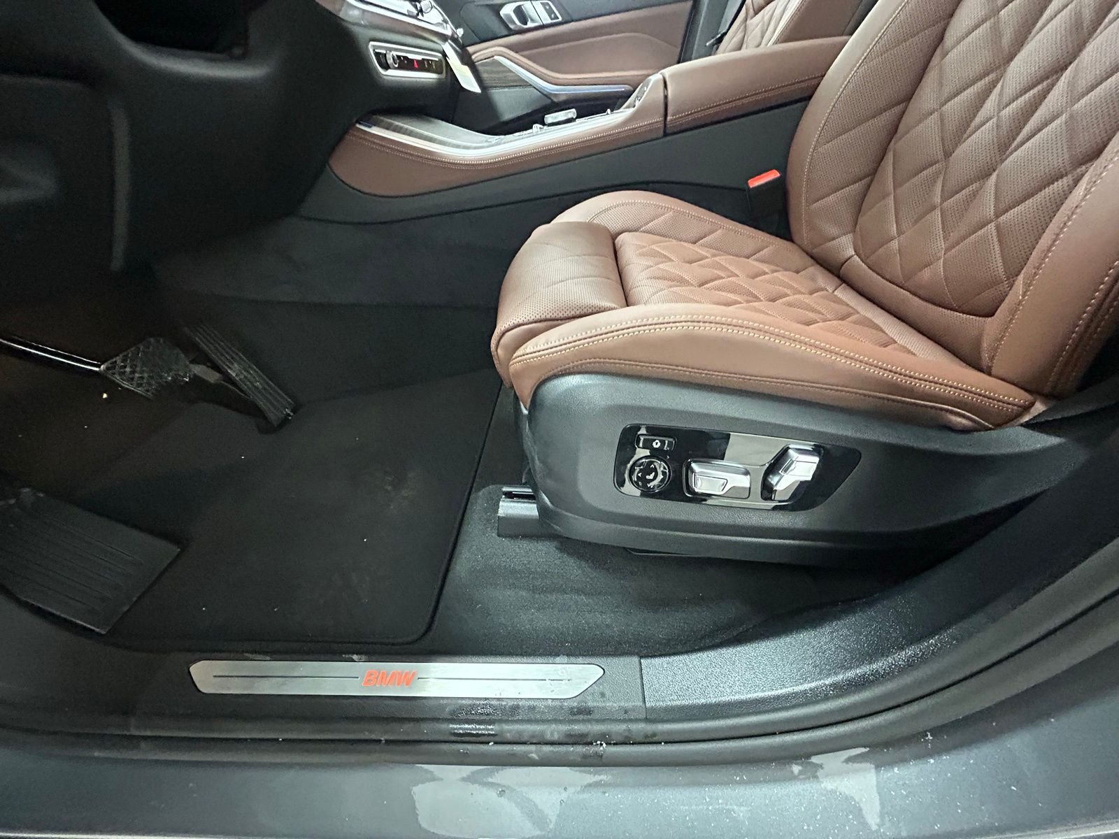 New 2026 Skyscraper Grey Metallic BMW xDrive50e image 31