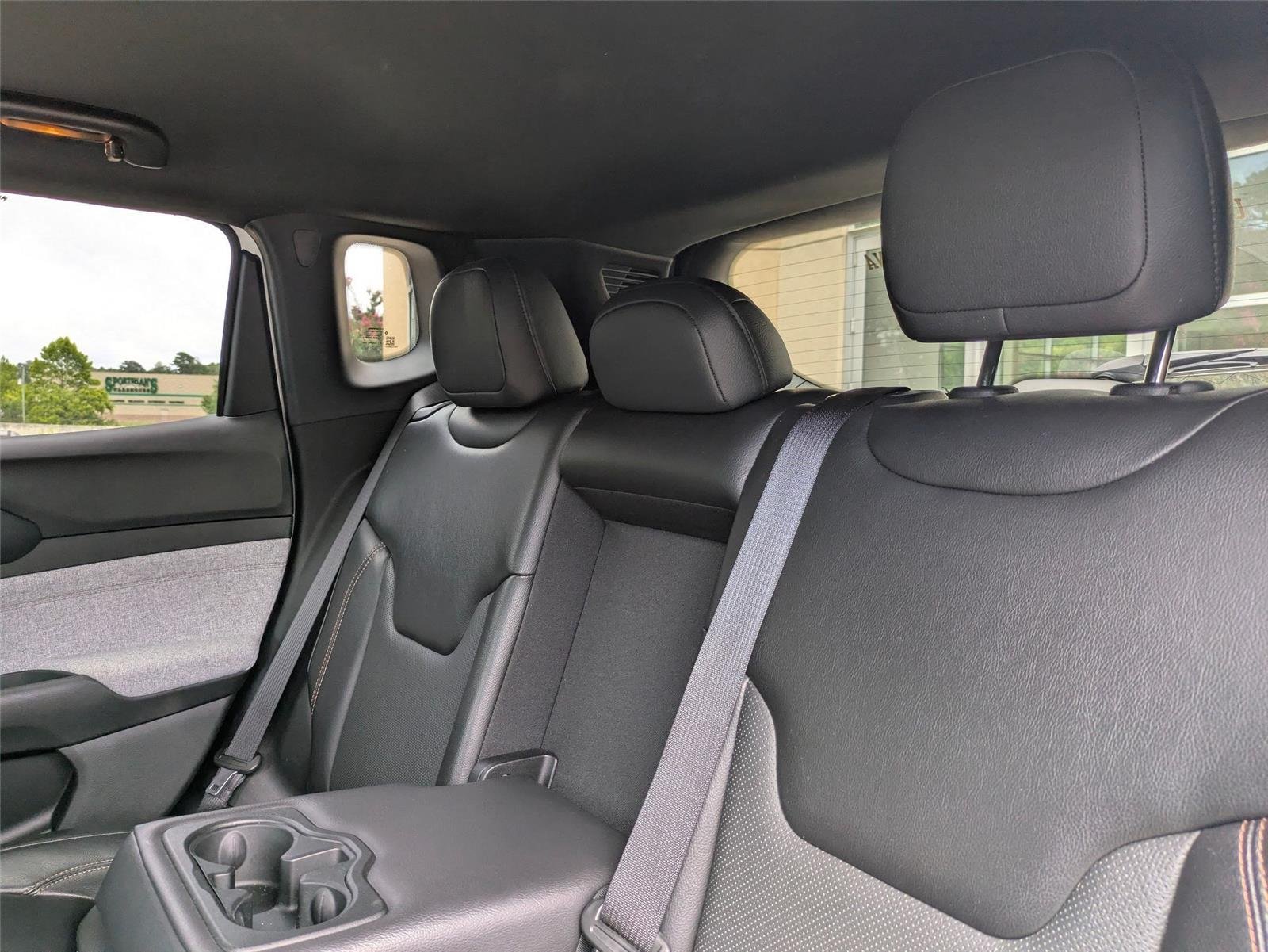 Used 2023 Bright White Clearcoat Jeep Latitude Lux image 10