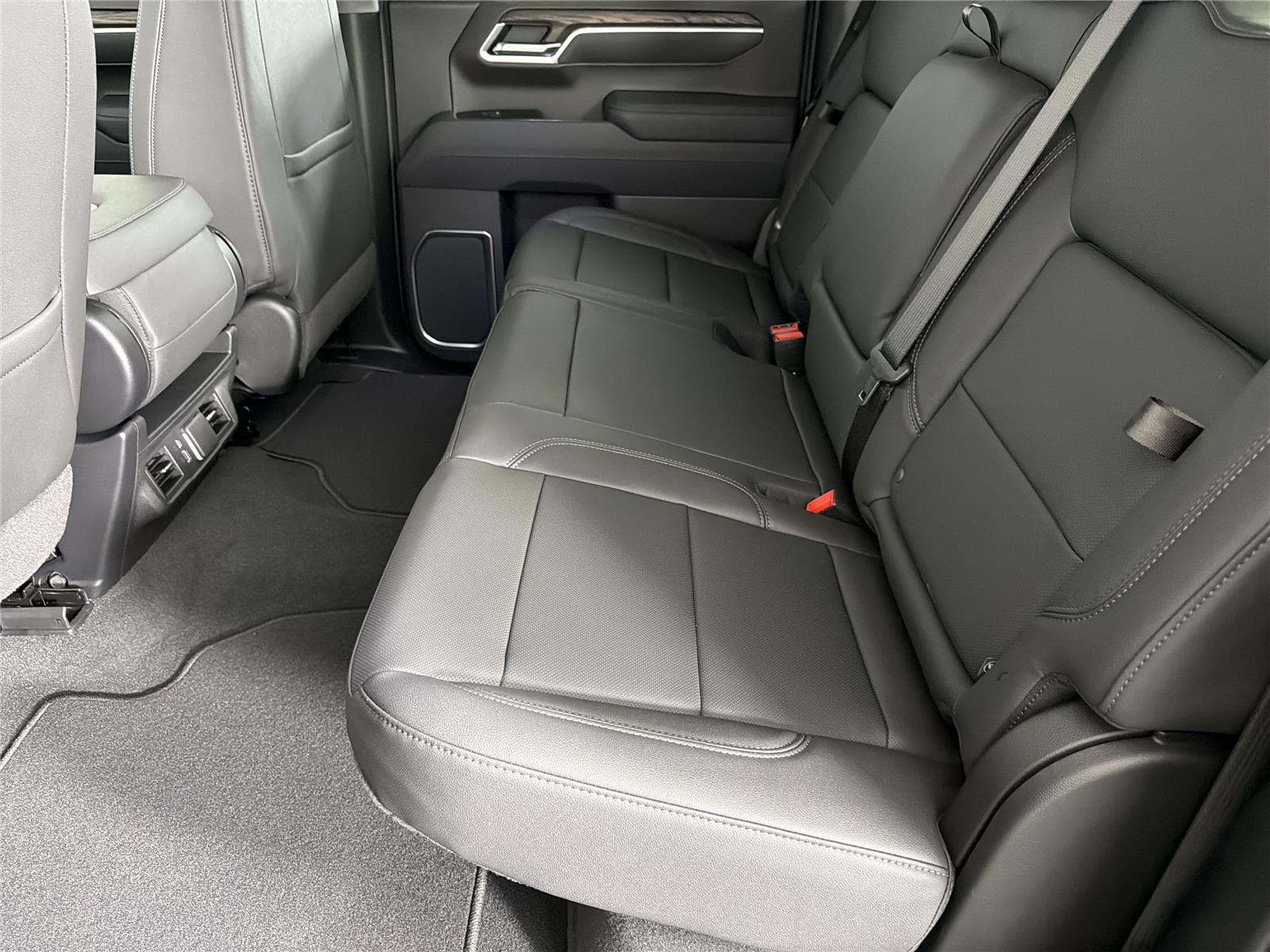 2026 GMC Sierra 1500 SLT - Photo 18