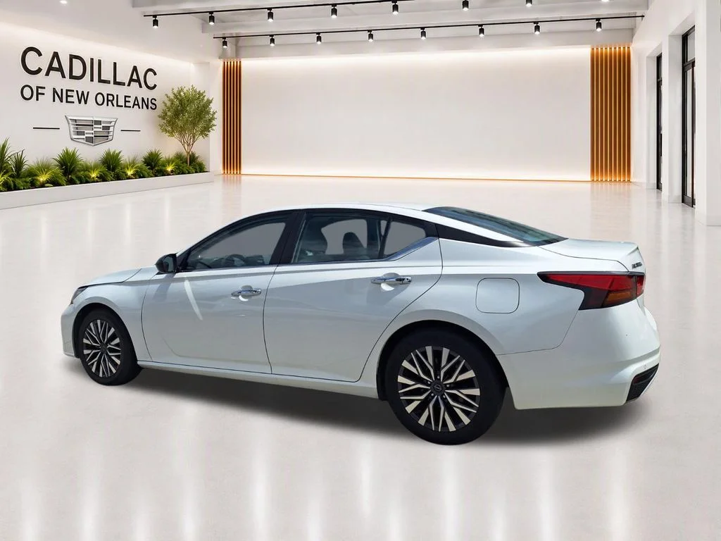 Used 2024 White Nissan 2.5 SV image 5