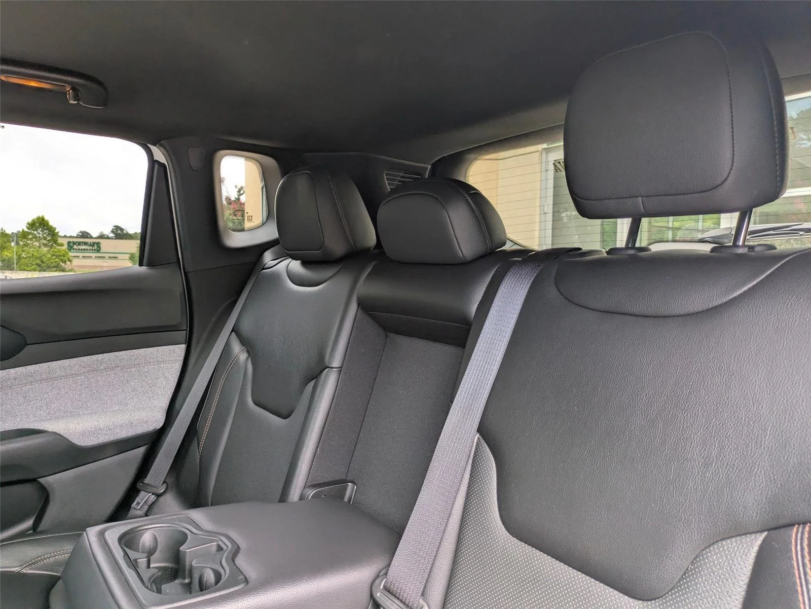 Used 2023 Bright White Clearcoat Jeep Latitude Lux image 10