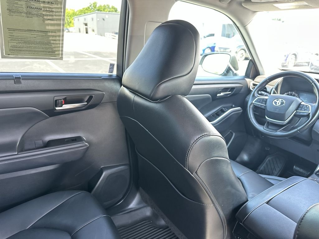 Used 2022 Black Toyota XLE image 15